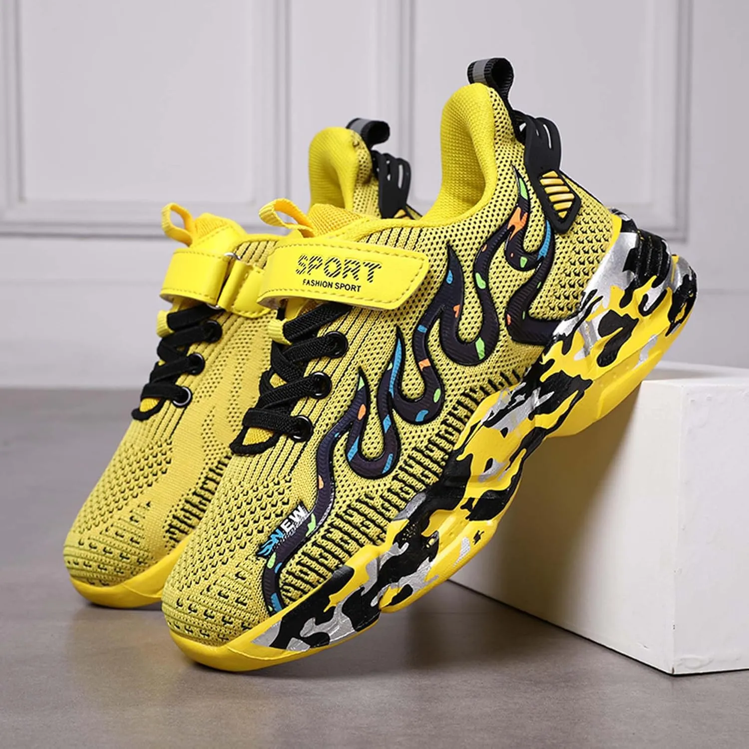 Boys Basketball Shoes Children's Fashion Sneakers Girls Basketball Shoes Indoor and Outdoor Training Running Shoes Breathable Tennis Shoes Students Outdoor Sports Badminton Shoes