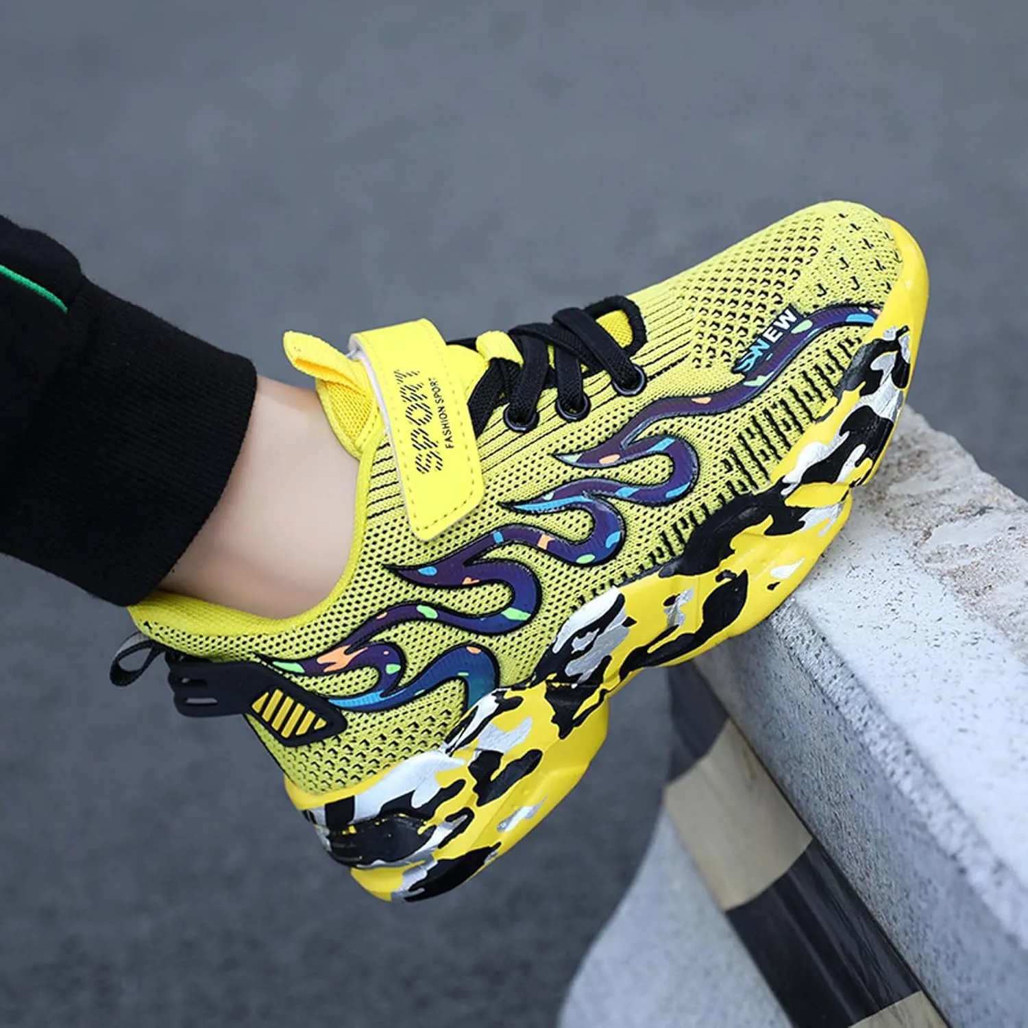 Boys Basketball Shoes Children's Fashion Sneakers Girls Basketball Shoes Indoor and Outdoor Training Running Shoes Breathable Tennis Shoes Students Outdoor Sports Badminton Shoes