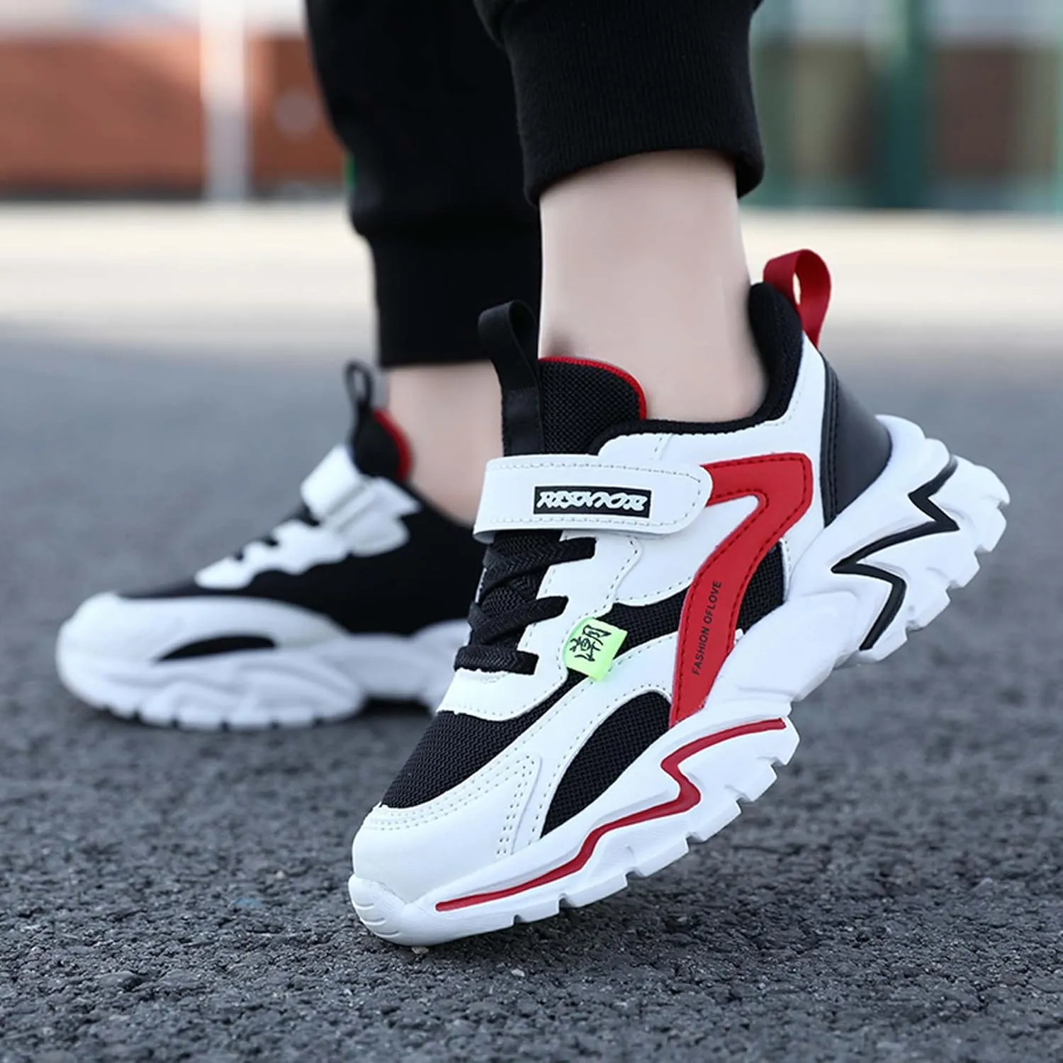 Boys Girls Basketball Shoes Breathable Sneakers Non-slip Training Running Shoes Comfortable Soft Bottom Sports Casual Tennis Badminton Shoes Outdoor Casual Walking Shoes