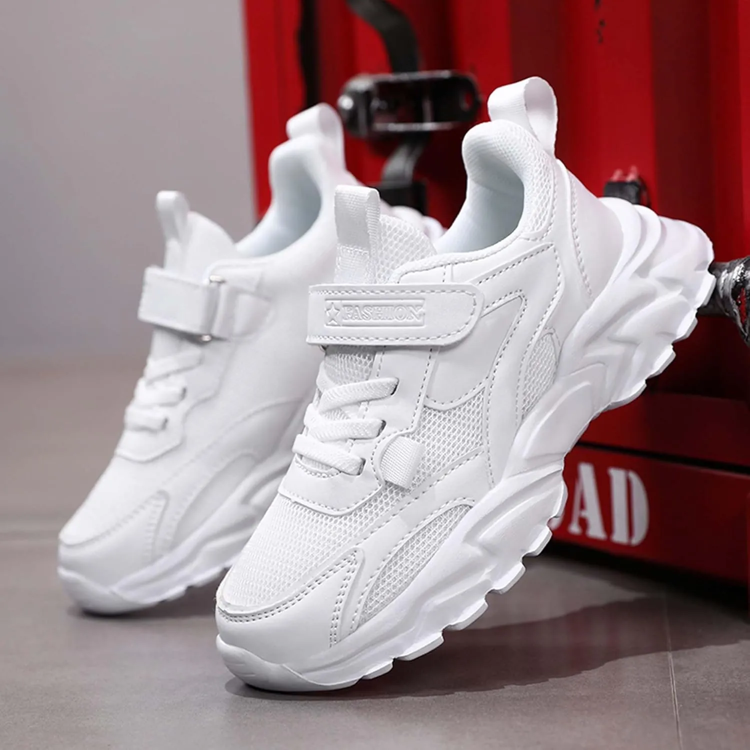 Boys Girls Basketball Shoes Breathable Sneakers Non-slip Training Running Shoes Comfortable Soft Bottom Sports Casual Tennis Badminton Shoes Outdoor Casual Walking Shoes