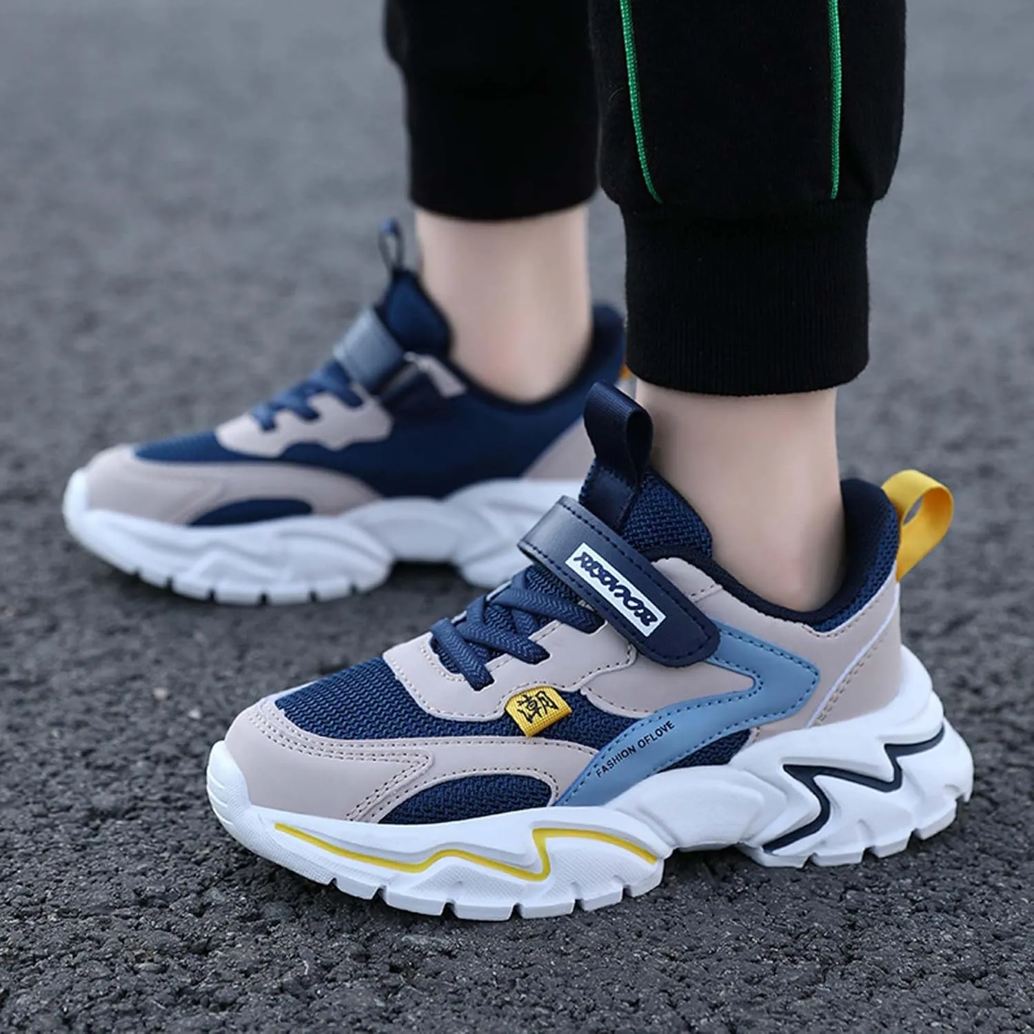 Boys Girls Basketball Shoes Breathable Sneakers Non-slip Training Running Shoes Comfortable Soft Bottom Sports Casual Tennis Badminton Shoes Outdoor Casual Walking Shoes