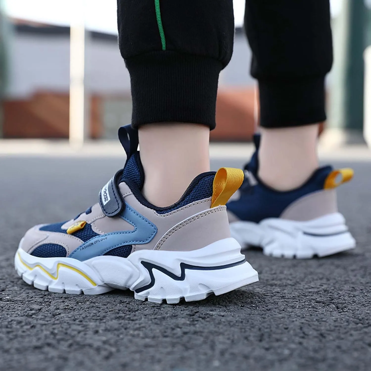 Boys Girls Basketball Shoes Breathable Sneakers Non-slip Training Running Shoes Comfortable Soft Bottom Sports Casual Tennis Badminton Shoes Outdoor Casual Walking Shoes