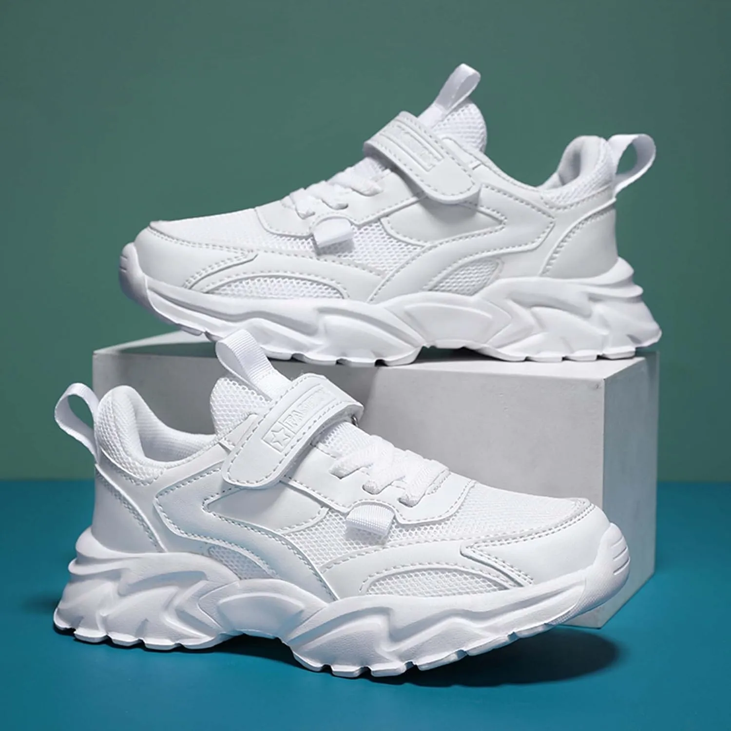 Boys Girls Basketball Shoes Breathable Sneakers Non-slip Training Running Shoes Comfortable Soft Bottom Sports Casual Tennis Badminton Shoes Outdoor Casual Walking Shoes