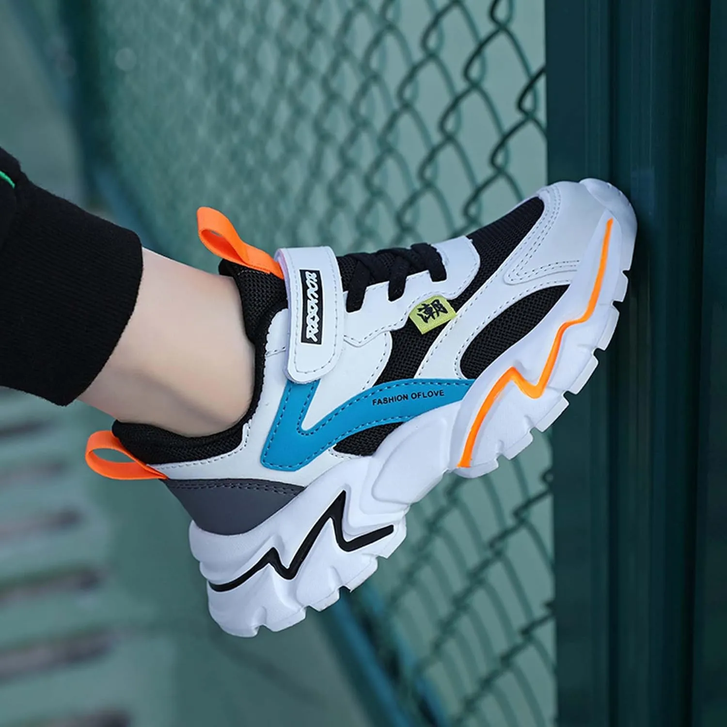Boys Girls Basketball Shoes Breathable Sneakers Non-slip Training Running Shoes Comfortable Soft Bottom Sports Casual Tennis Badminton Shoes Outdoor Casual Walking Shoes