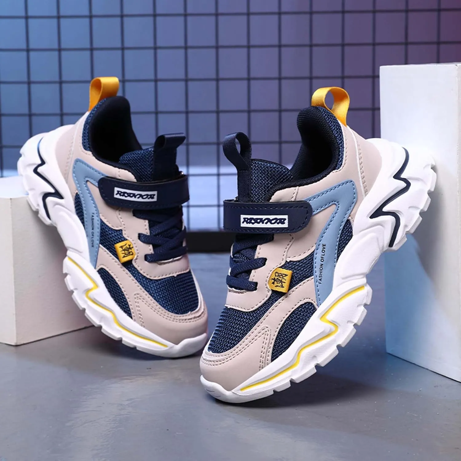 Boys Girls Basketball Shoes Breathable Sneakers Non-slip Training Running Shoes Comfortable Soft Bottom Sports Casual Tennis Badminton Shoes Outdoor Casual Walking Shoes