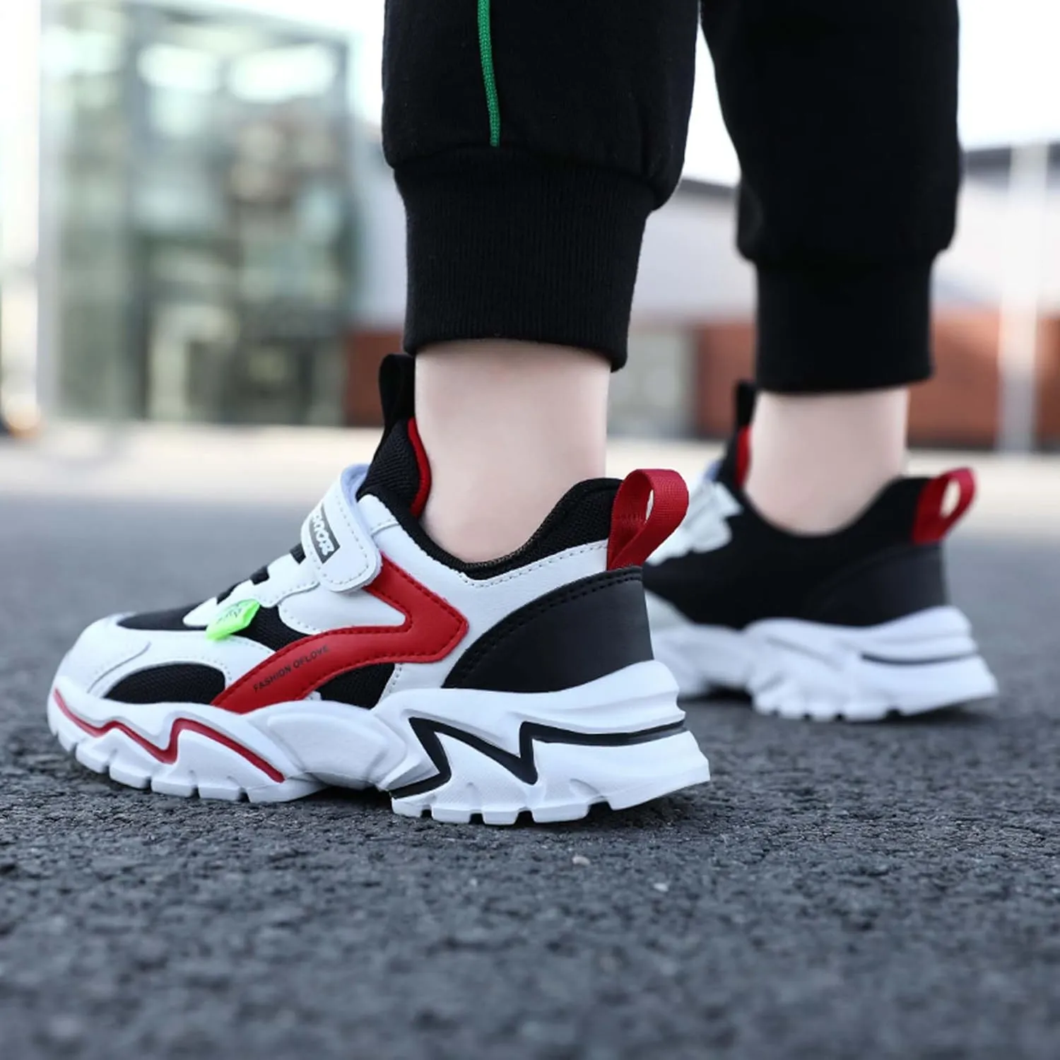 Boys Girls Basketball Shoes Breathable Sneakers Non-slip Training Running Shoes Comfortable Soft Bottom Sports Casual Tennis Badminton Shoes Outdoor Casual Walking Shoes
