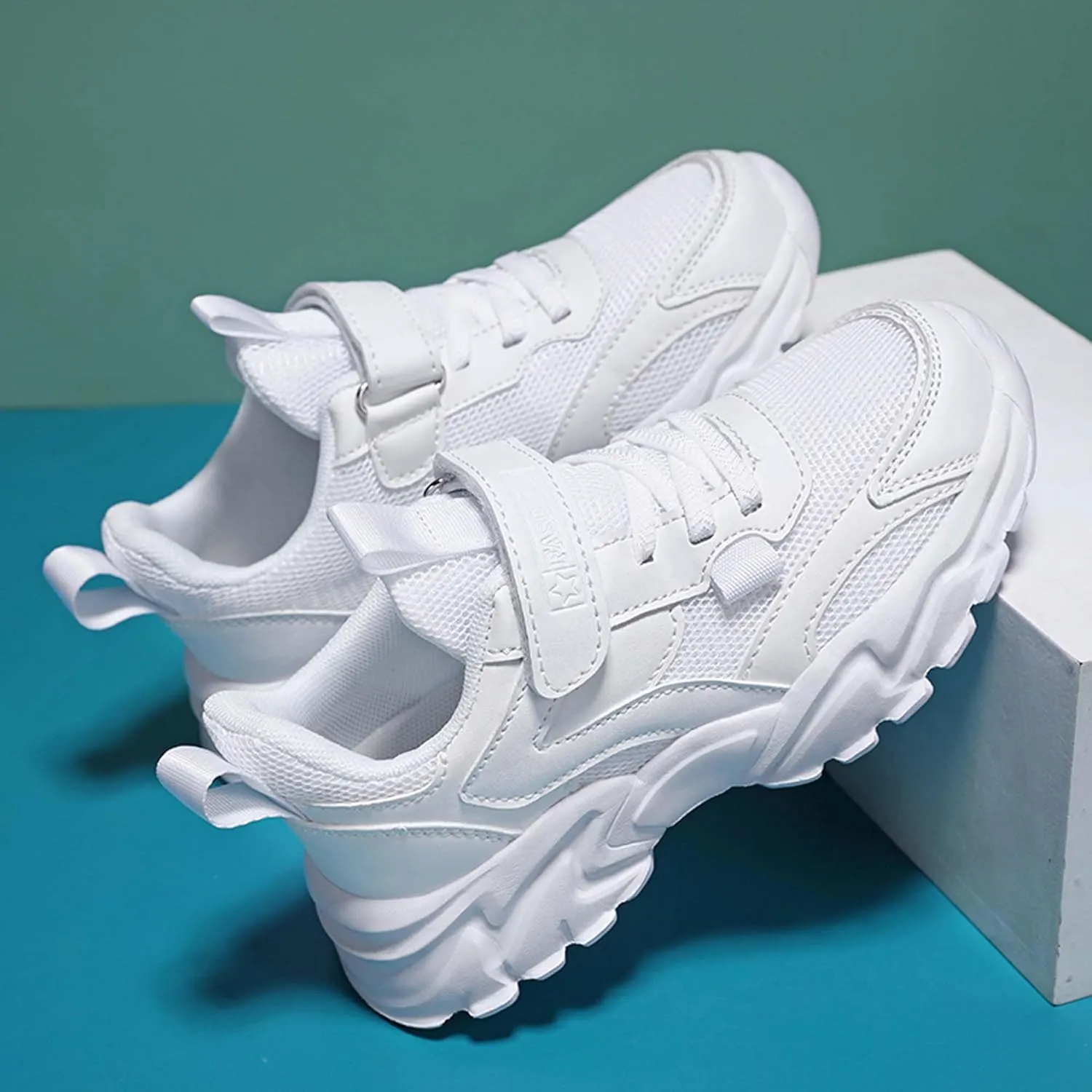 Boys Girls Basketball Shoes Breathable Sneakers Non-slip Training Running Shoes Comfortable Soft Bottom Sports Casual Tennis Badminton Shoes Outdoor Casual Walking Shoes