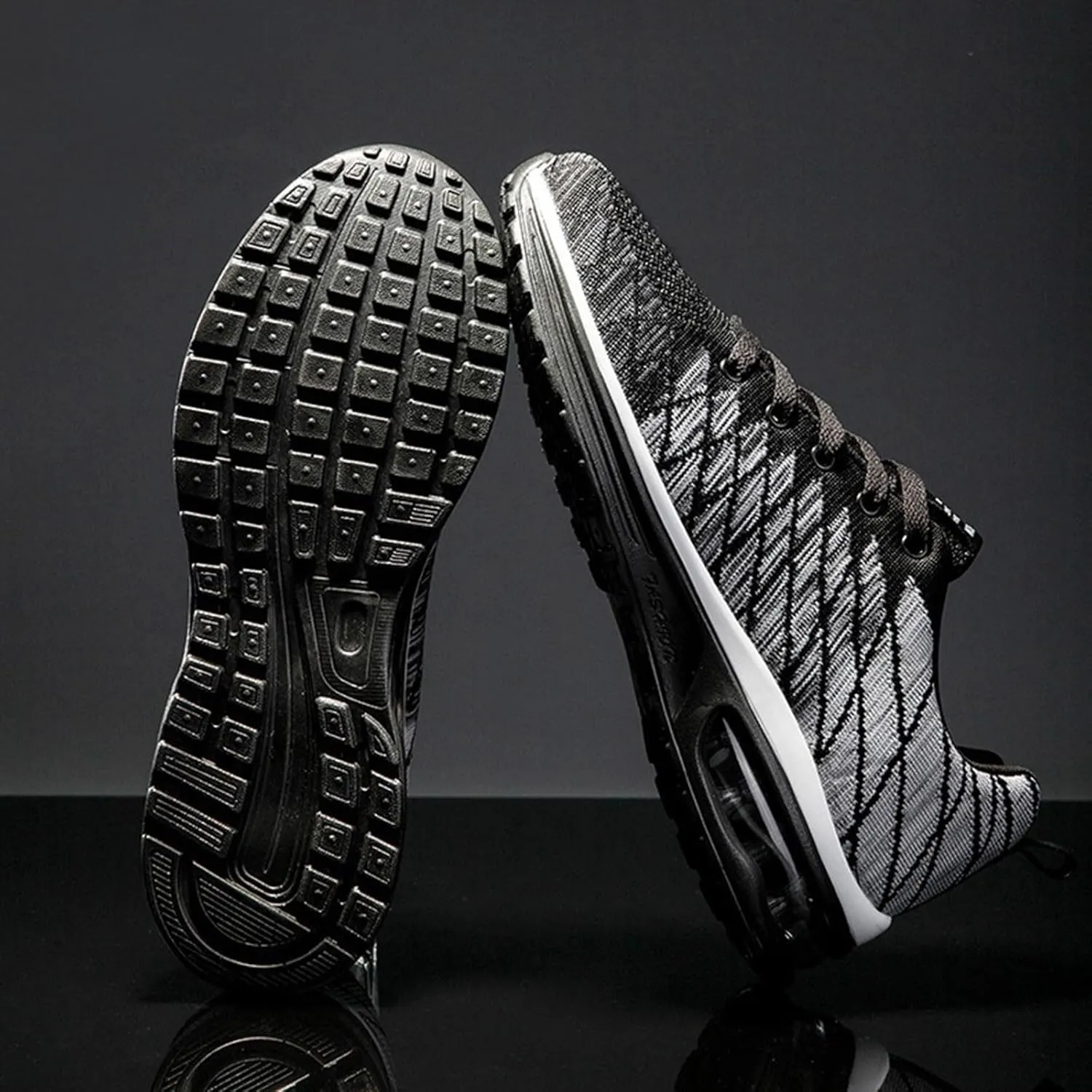 Boys' Low Top Mesh Breathable Outdoor Sports Shoes Running Shoes Walking Tennis Gym Workout Athletic Fashion Sneakers Non Slip Lightweight Comfortable
