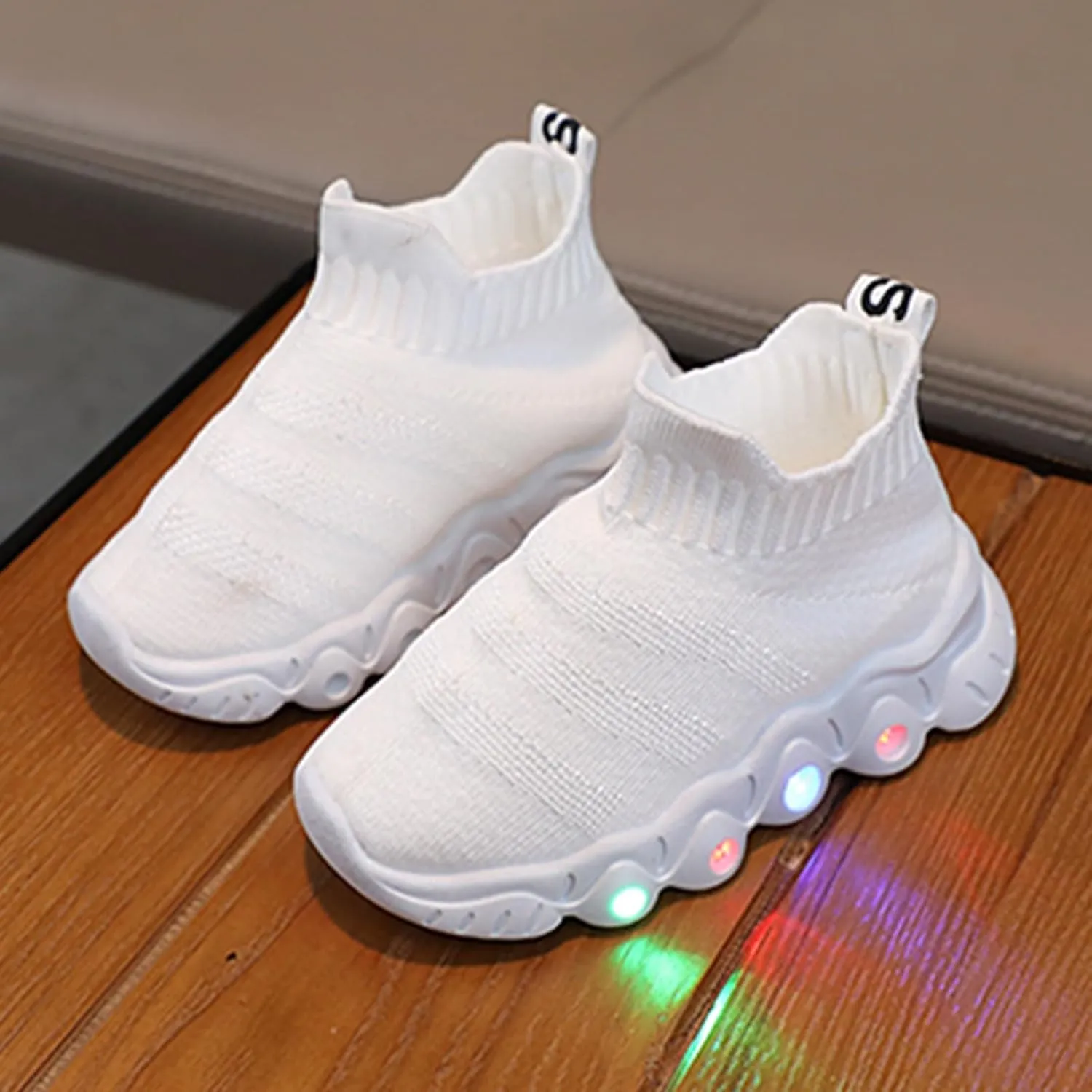 IWIHMIV Light Up Shoes Boys Girls Lightweight Breathable Soft Soled Sneakers Athletic Tennis Shoes for Running Walking