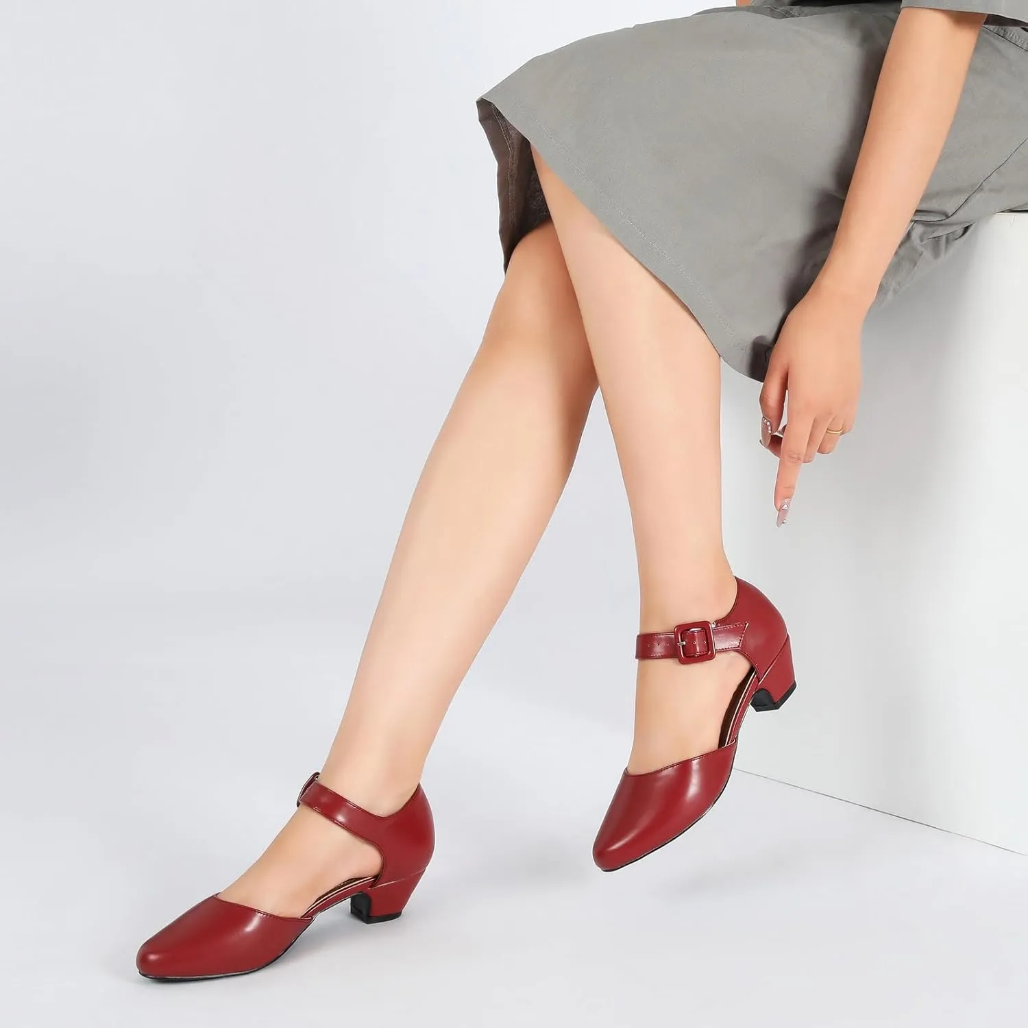 LIURUIJIA Women's Closed Toe Low Chunky Heel Pumps Ankle Strap Dress Shoes for Work Wedding Party Dance