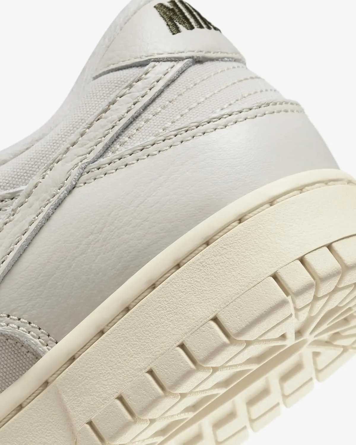Nike Dunk Low Retro Bttys Men's Shoes