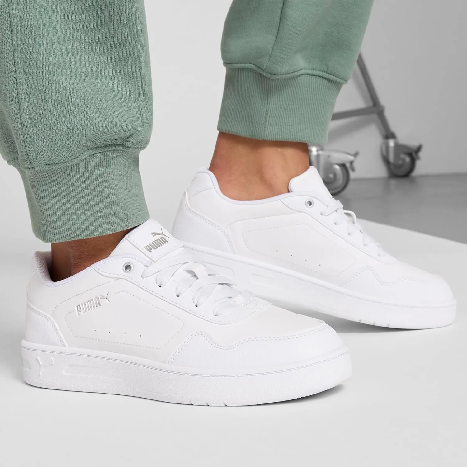 PUMA Women's Court Classy Shoes, White-Silver, 5.5