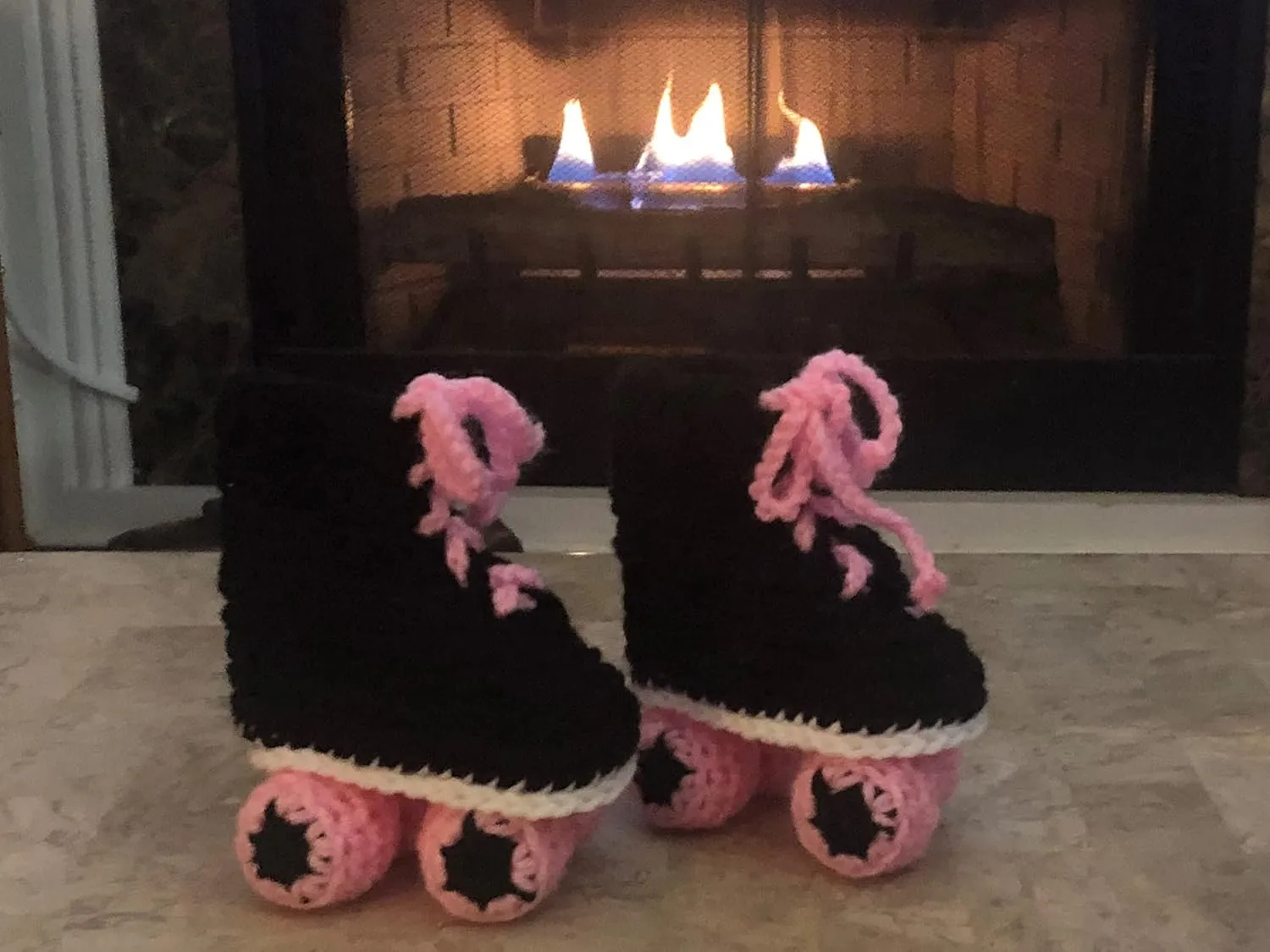 Racing Style Roller Skate baby booties (Pink)