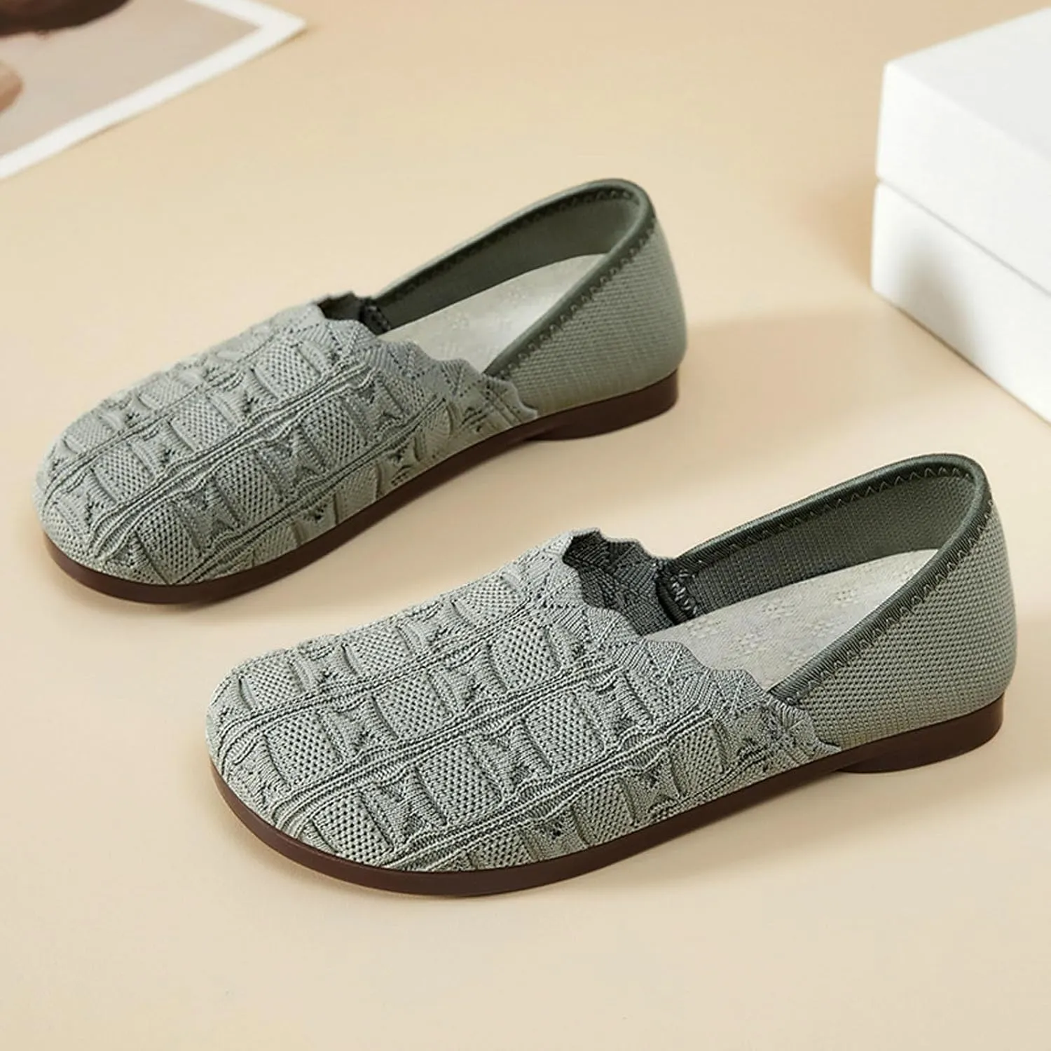 Women's Breathable Mesh Slip On Casual Shoes Comfortable Flat Walking Sneakers for Daily Wear Spring Summer Lightweight