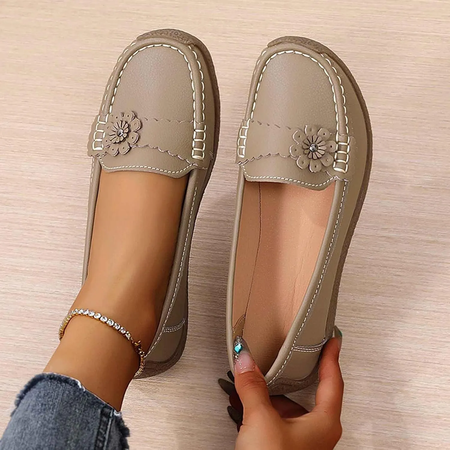 Women's Casual Slip-On Loafers Comfortable Arch Support Flat Sole Everyday Walking Shoes for Women Lightweight Breathable