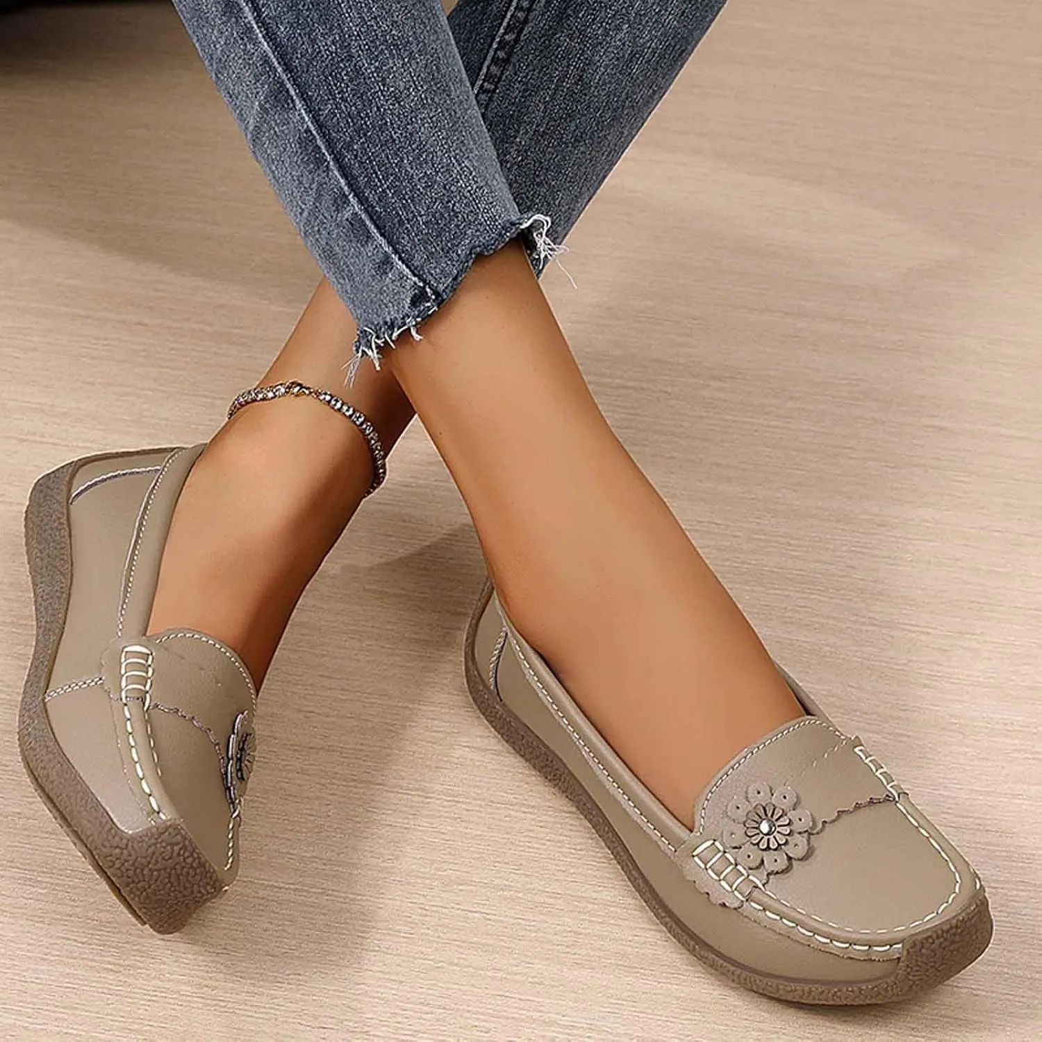 Women's Casual Slip-On Loafers Comfortable Arch Support Flat Sole Everyday Walking Shoes for Women Lightweight Breathable