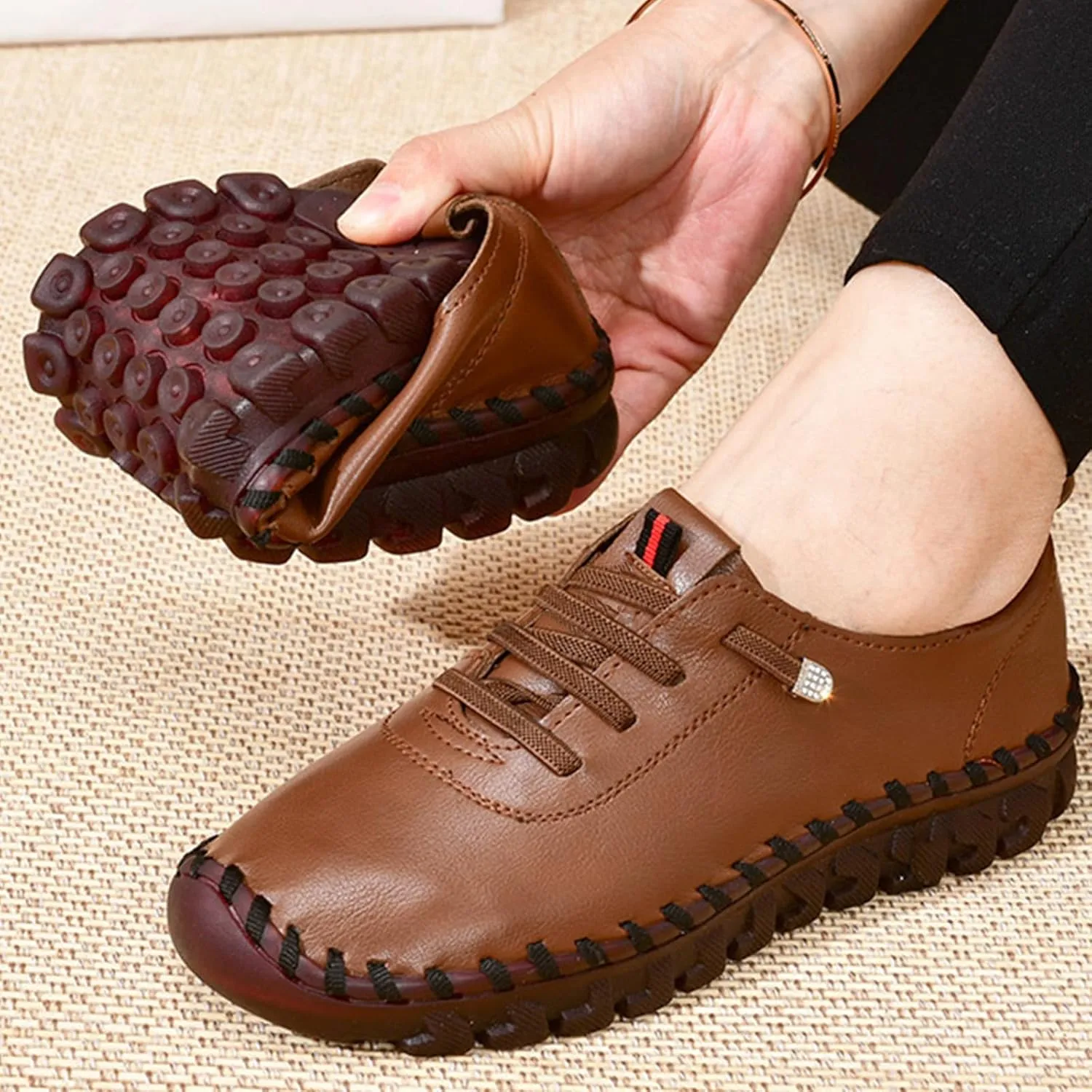 Women's Leather Soft Bottom Flat Shoes Handmade Round Toe Non-Slip Breathable Mom Leisure Walk Shoes Breathable Beef Tendon Loafers